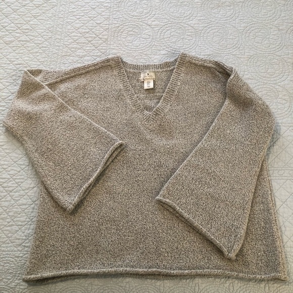 Ruby Moon wool blend bell sleeve sweater. Oversized boxy fit. Women’s medium - Picture 1 of 9